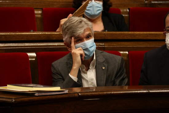 Catalan health minister Josep Maria Argimon in Parliament (by Guillem Roset)